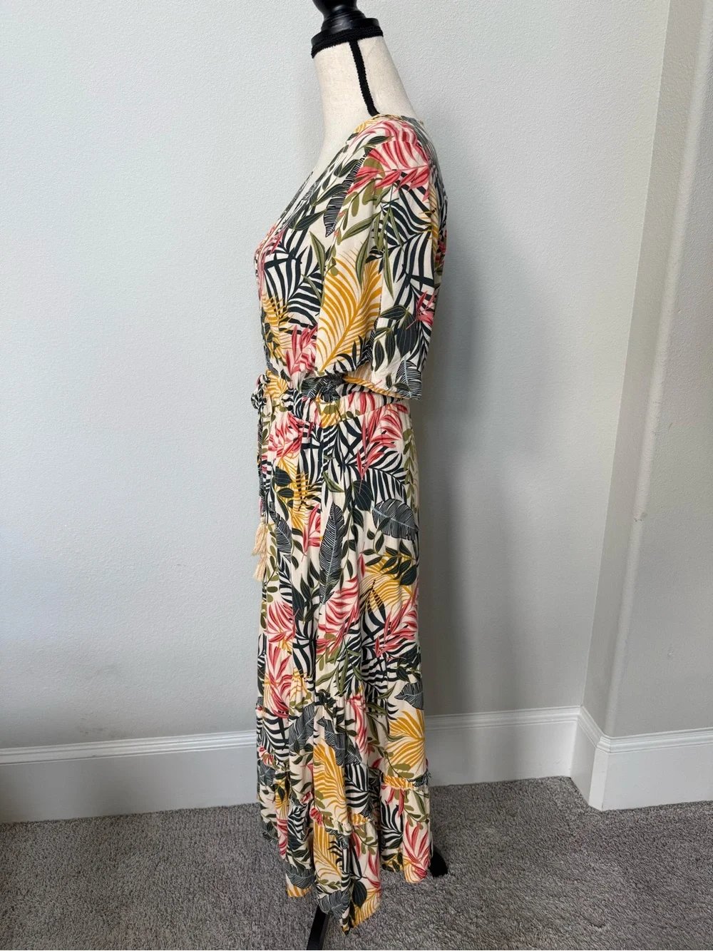 Sunday Mi Amor Tropical V-Neck Maxi Dress - Picture 5 of 13